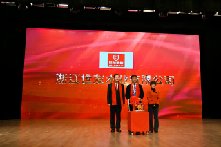 開(kāi)門(mén)當(dāng)紅 再啟新程 | 世友木業(yè)榮獲2023年度南潯區(qū)“新牛”企業(yè)殊榮